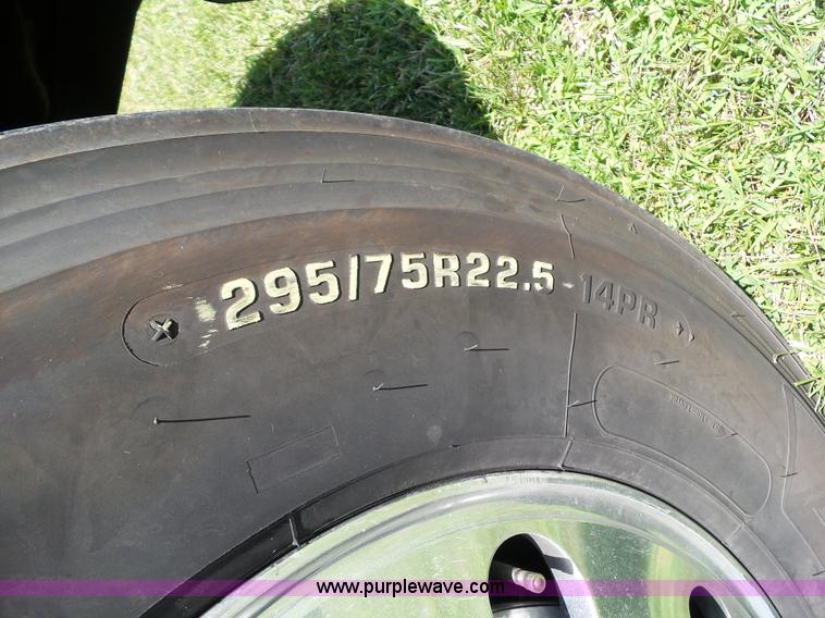 image for item L5514 2007 Kenworth T600 semi truck