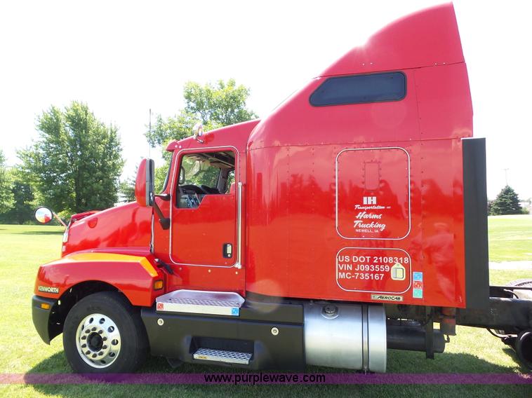 image for item L5514 2007 Kenworth T600 semi truck