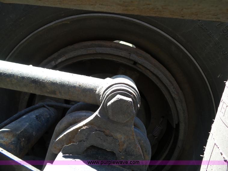 image for item L5514 2007 Kenworth T600 semi truck