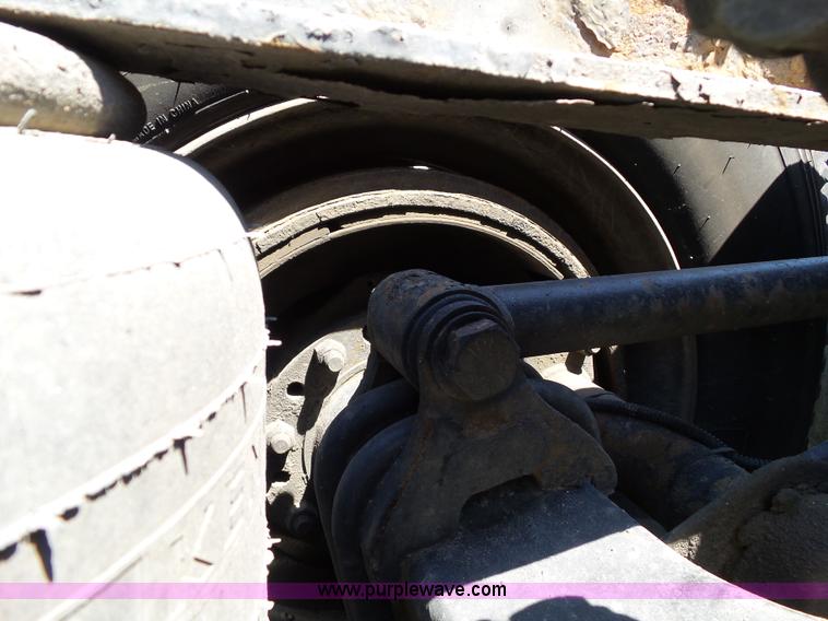 image for item L5514 2007 Kenworth T600 semi truck