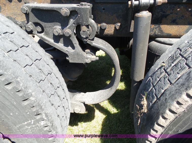 image for item L5514 2007 Kenworth T600 semi truck