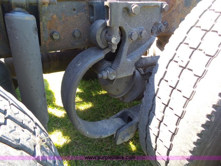 image for item L5514 2007 Kenworth T600 semi truck