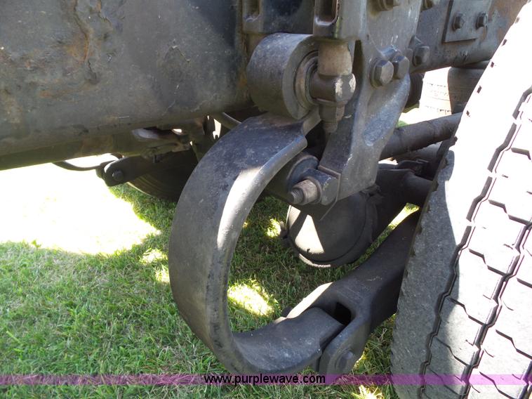 image for item L5514 2007 Kenworth T600 semi truck