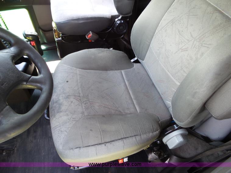 image for item L5514 2007 Kenworth T600 semi truck