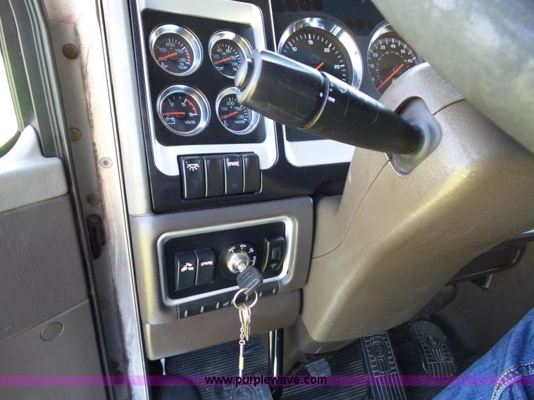 image for item L5514 2007 Kenworth T600 semi truck