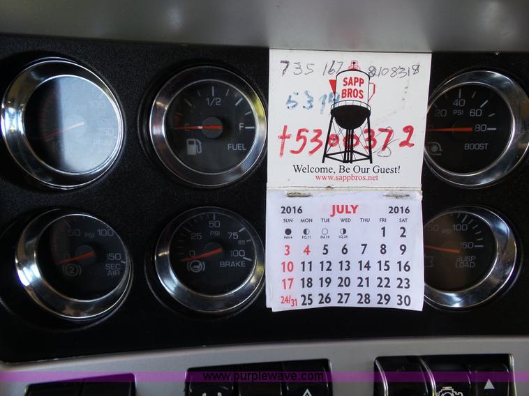 image for item L5514 2007 Kenworth T600 semi truck