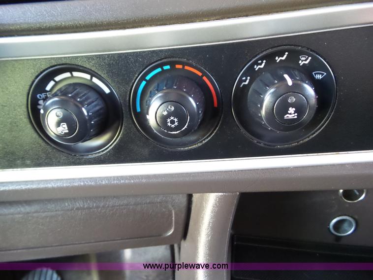 image for item L5514 2007 Kenworth T600 semi truck