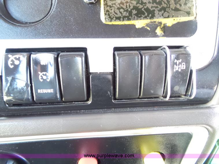 image for item L5514 2007 Kenworth T600 semi truck