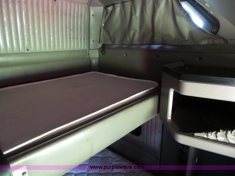 image for item L5514 2007 Kenworth T600 semi truck