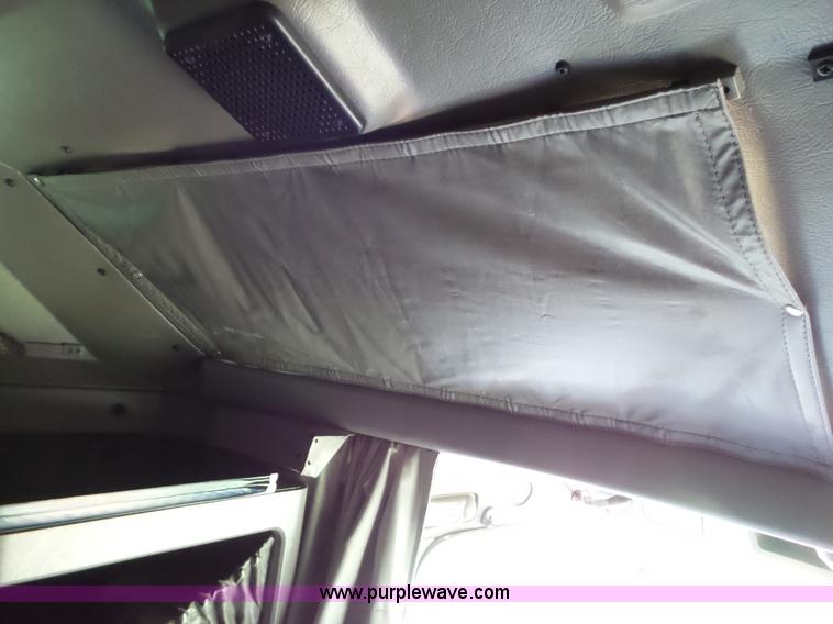 image for item L5514 2007 Kenworth T600 semi truck