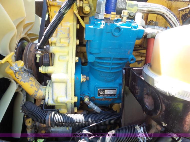 image for item L5514 2007 Kenworth T600 semi truck