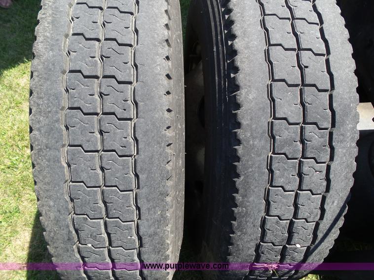 image for item L5514 2007 Kenworth T600 semi truck