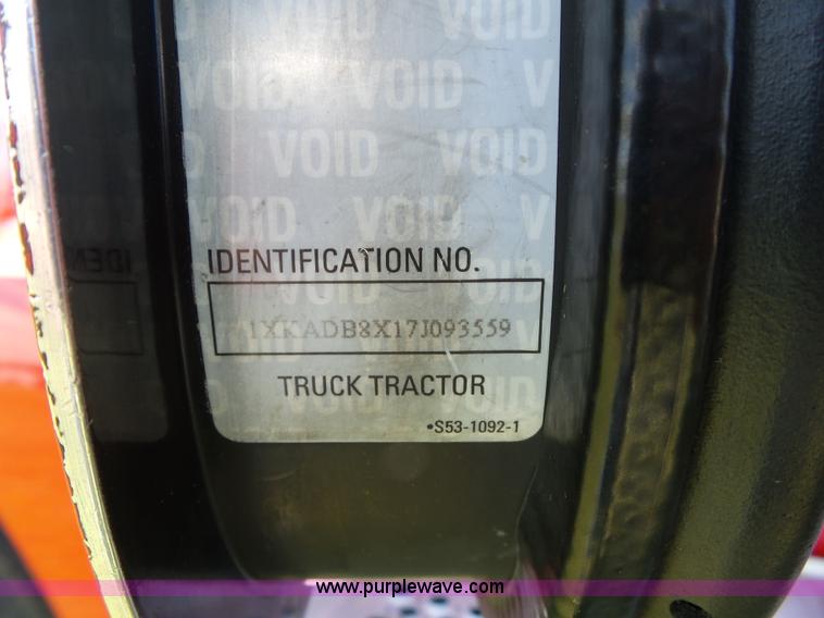 image for item L5514 2007 Kenworth T600 semi truck