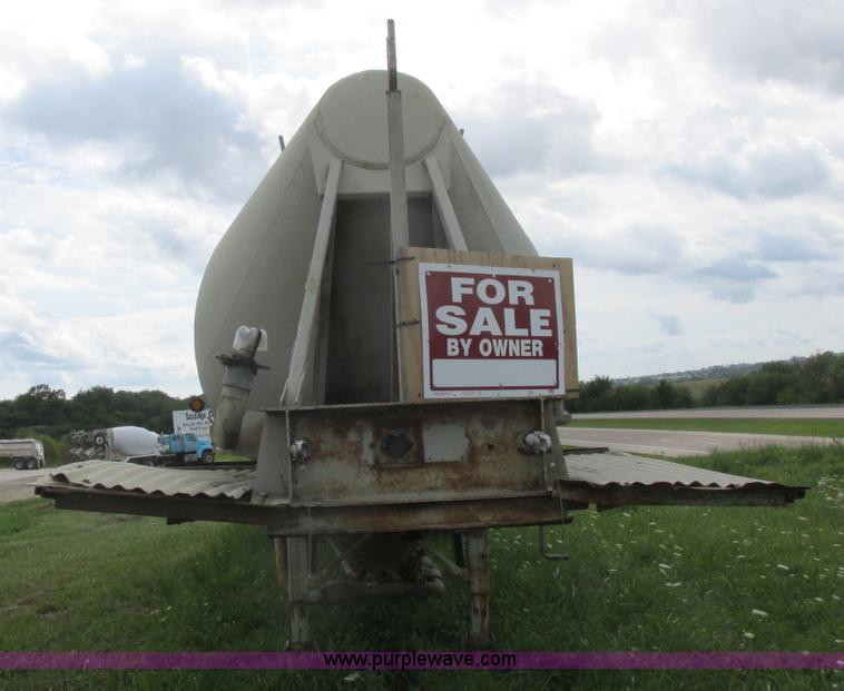 image for item L6183 1973 Fruehauf tank trailer