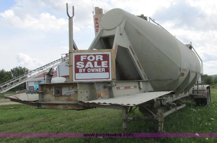 image for item L6183 1973 Fruehauf tank trailer