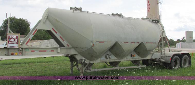 image for item L6183 1973 Fruehauf tank trailer