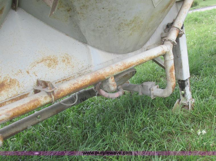 image for item L6183 1973 Fruehauf tank trailer