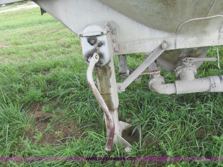 image for item L6183 1973 Fruehauf tank trailer