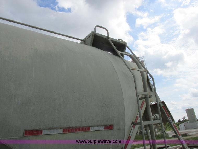 image for item L6183 1973 Fruehauf tank trailer