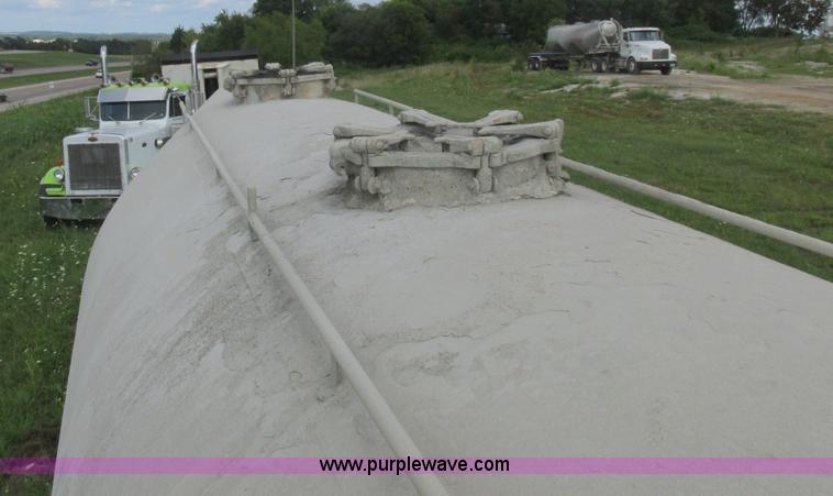 image for item L6183 1973 Fruehauf tank trailer