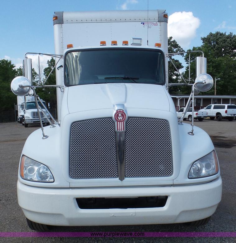 image for item L6823 2009 Kenworth T270 box truck