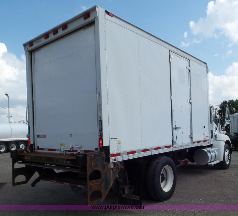image for item L6823 2009 Kenworth T270 box truck
