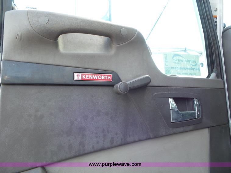 image for item L6823 2009 Kenworth T270 box truck