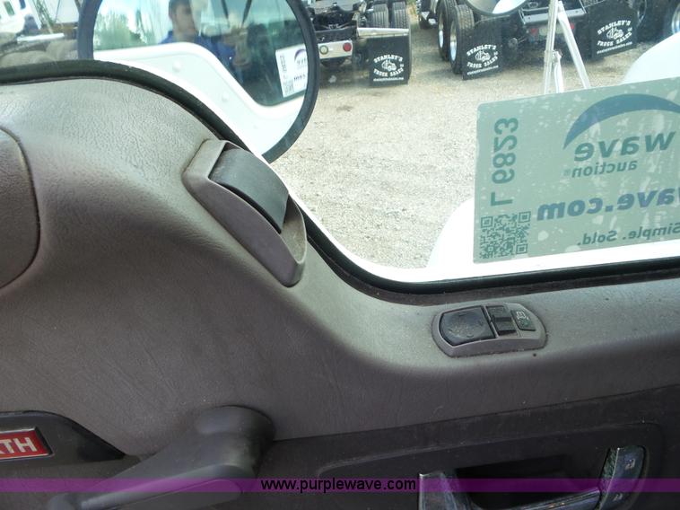 image for item L6823 2009 Kenworth T270 box truck