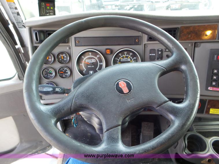 image for item L6823 2009 Kenworth T270 box truck