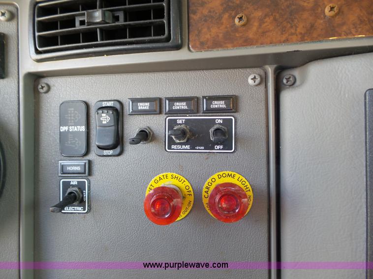 image for item L6823 2009 Kenworth T270 box truck