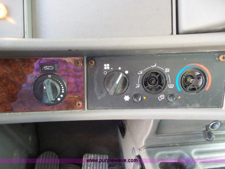 image for item L6823 2009 Kenworth T270 box truck