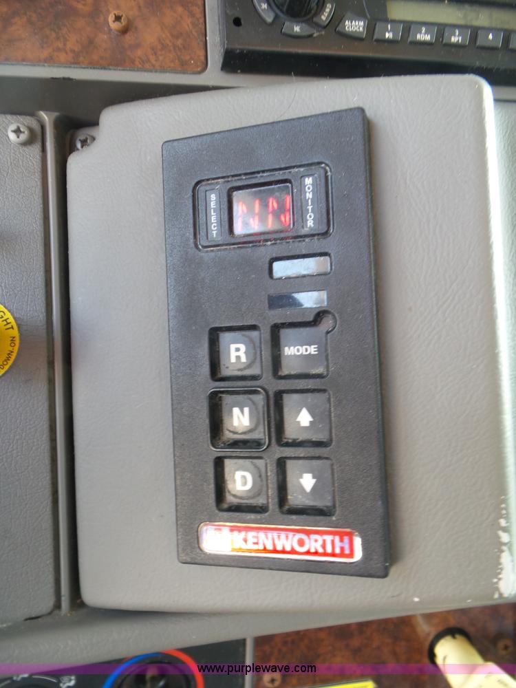 image for item L6823 2009 Kenworth T270 box truck