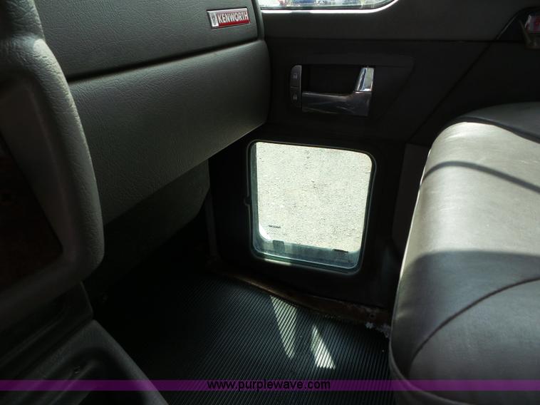 image for item L6823 2009 Kenworth T270 box truck