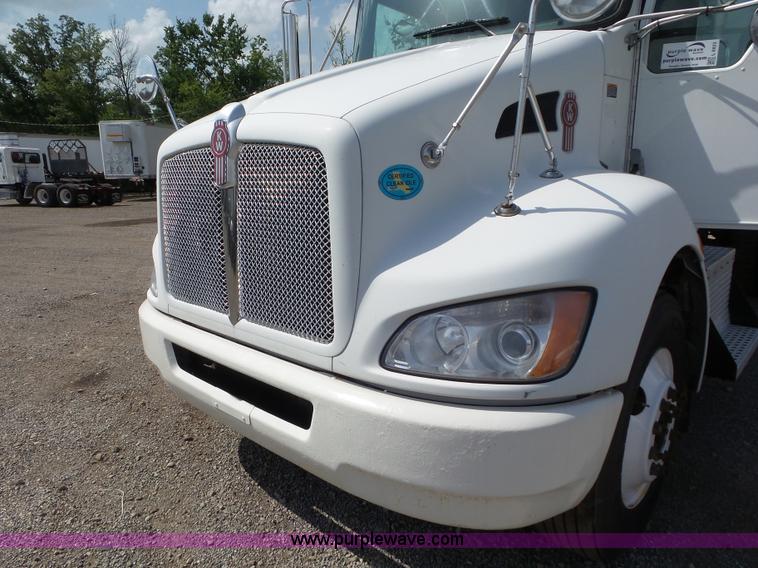 image for item L6823 2009 Kenworth T270 box truck