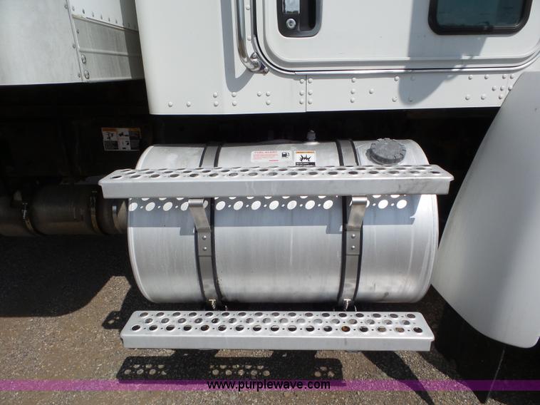 image for item L6823 2009 Kenworth T270 box truck