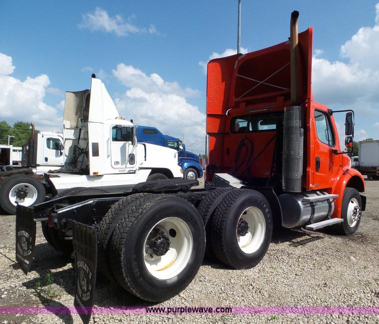 image for item L6824 2010 Freightliner Business Class M2 semi truck