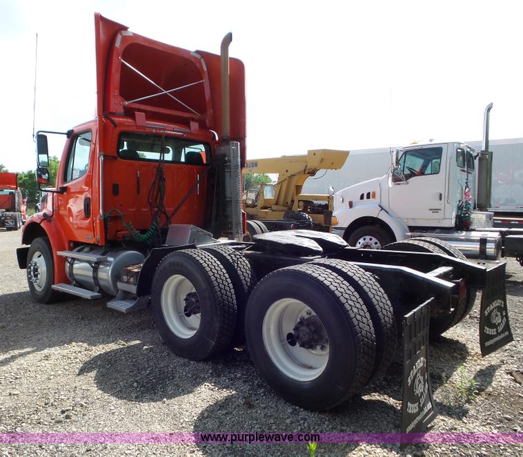 image for item L6824 2010 Freightliner Business Class M2 semi truck