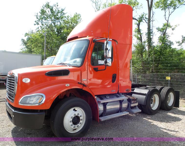 image for item L6824 2010 Freightliner Business Class M2 semi truck