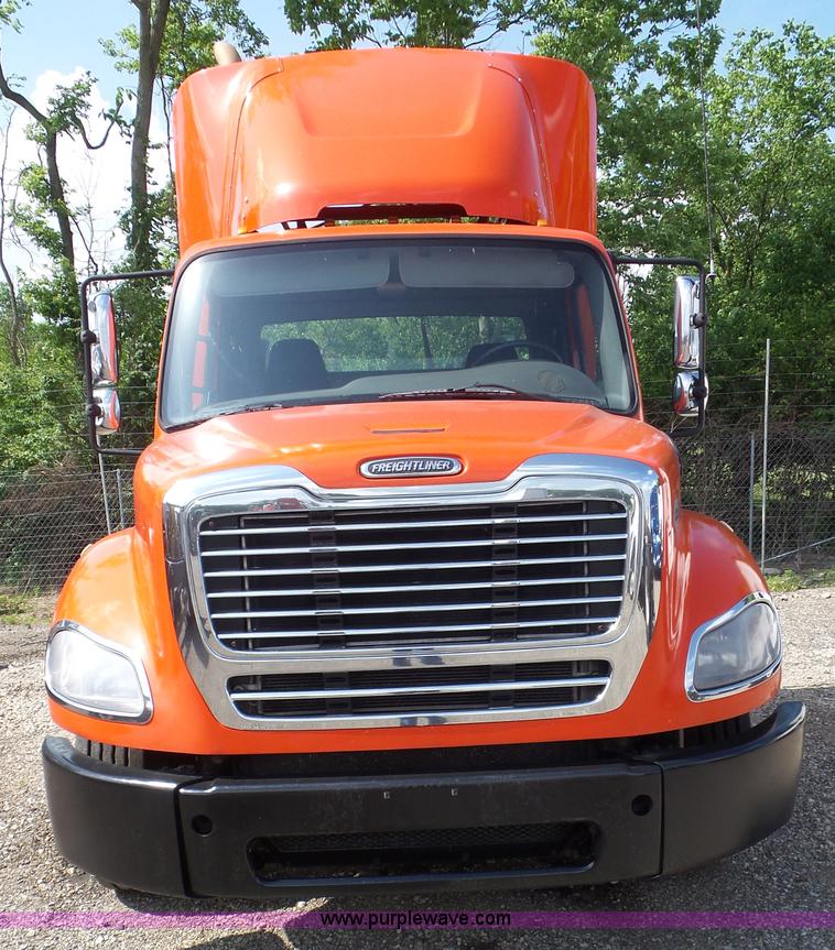 image for item L6824 2010 Freightliner Business Class M2 semi truck