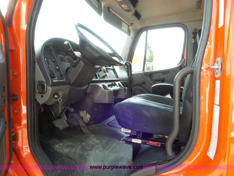 image for item L6824 2010 Freightliner Business Class M2 semi truck