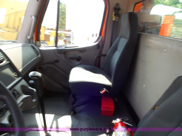 image for item L6824 2010 Freightliner Business Class M2 semi truck