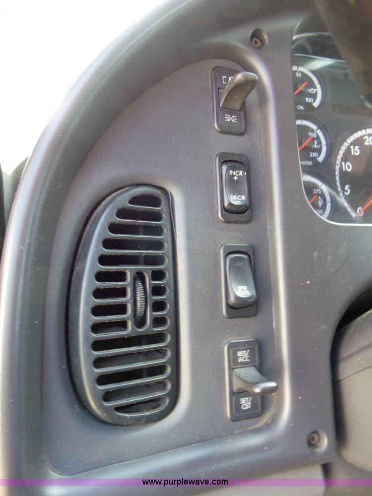 image for item L6824 2010 Freightliner Business Class M2 semi truck