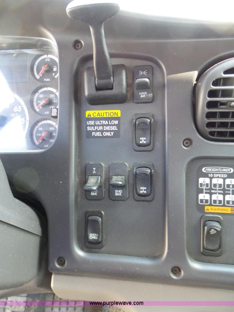 image for item L6824 2010 Freightliner Business Class M2 semi truck