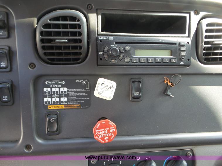 image for item L6824 2010 Freightliner Business Class M2 semi truck