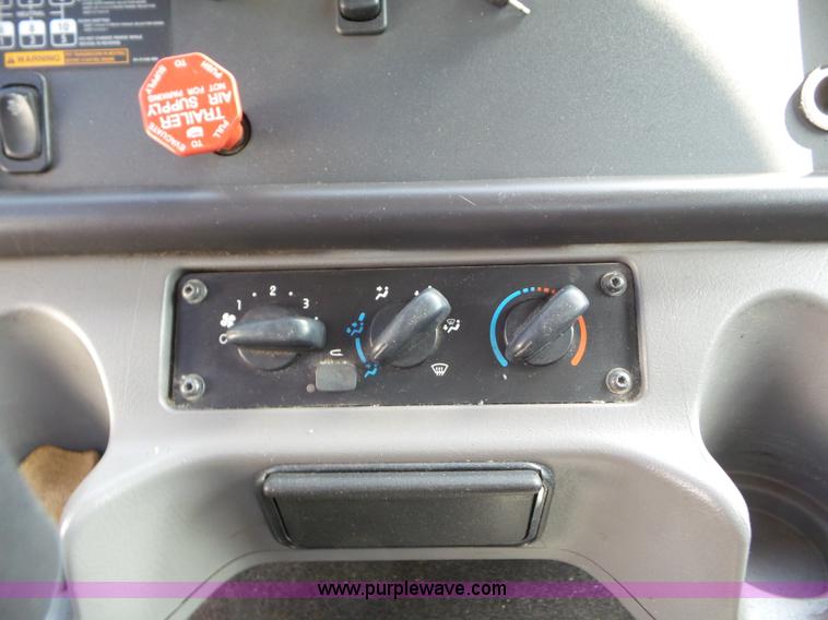 image for item L6824 2010 Freightliner Business Class M2 semi truck