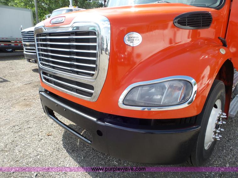 image for item L6824 2010 Freightliner Business Class M2 semi truck