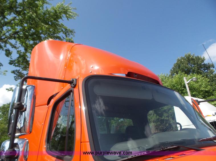 image for item L6824 2010 Freightliner Business Class M2 semi truck