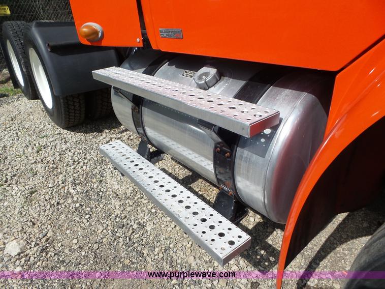 image for item L6824 2010 Freightliner Business Class M2 semi truck