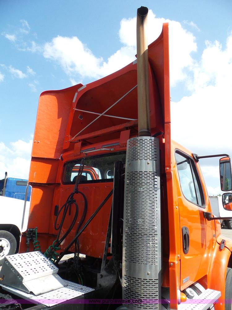 image for item L6824 2010 Freightliner Business Class M2 semi truck