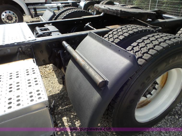 image for item L6824 2010 Freightliner Business Class M2 semi truck